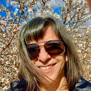 Meet your Posher, Mona